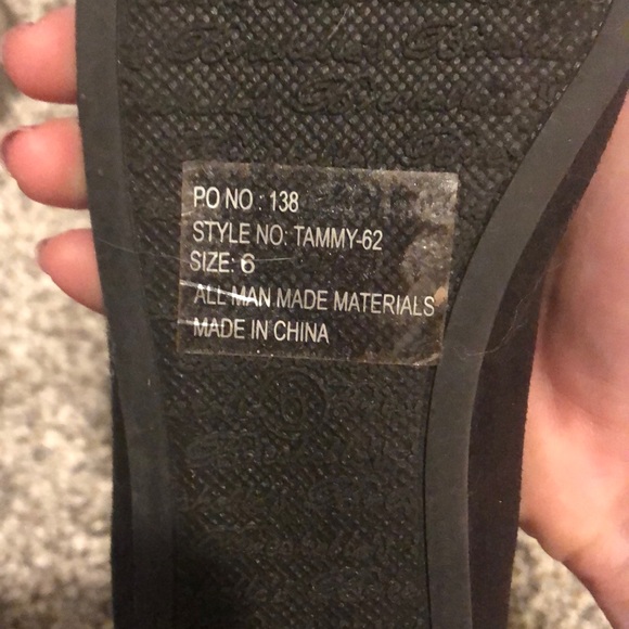 Breckelle’s black pointed flats - Picture 3 of 3